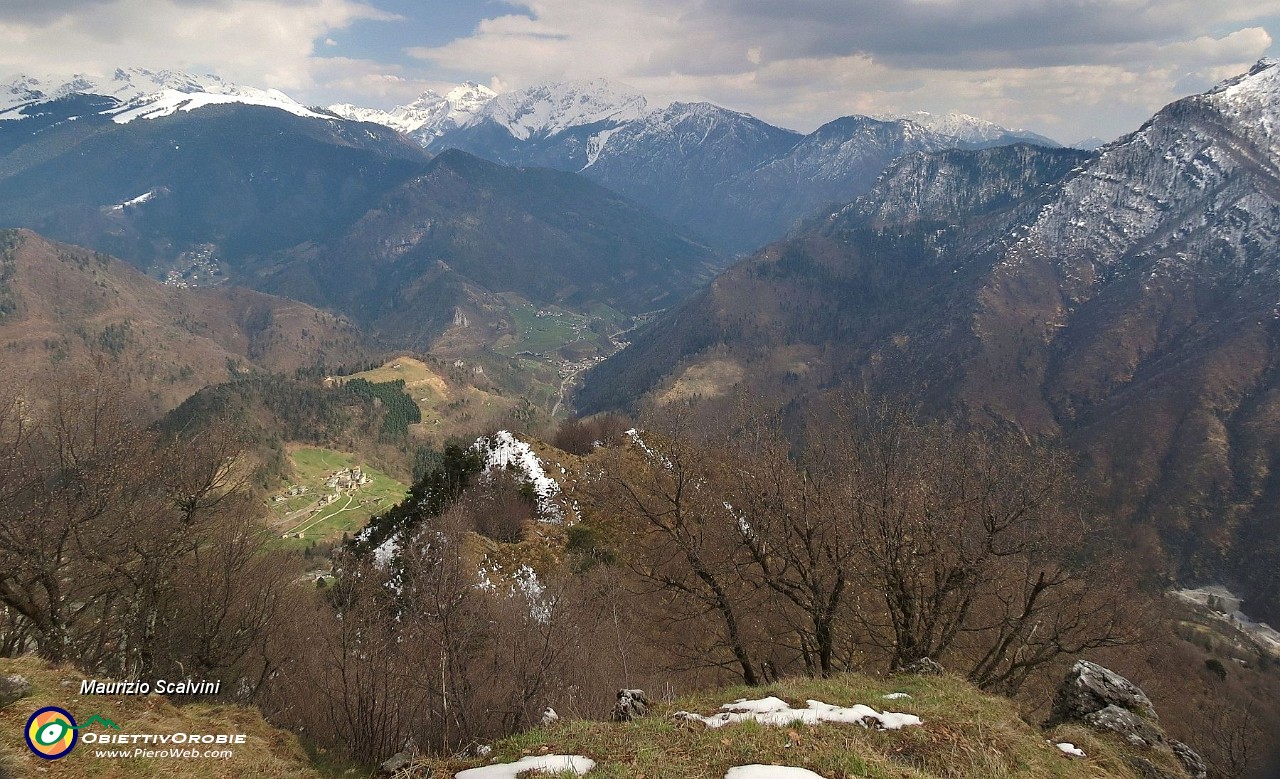 68 Panorama verso la valle di Olmo....JPG